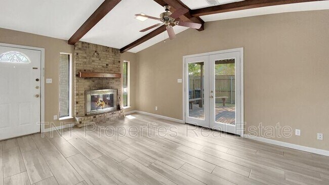 Building Photo - 605 San Saba Ct