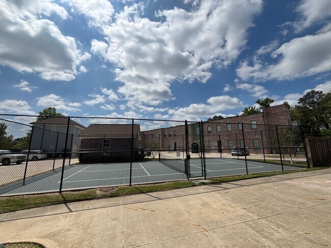 Building Photo - LUXURY LIVING IN THE PRESTIGIOUS PROVENANCE SUBDIVISION