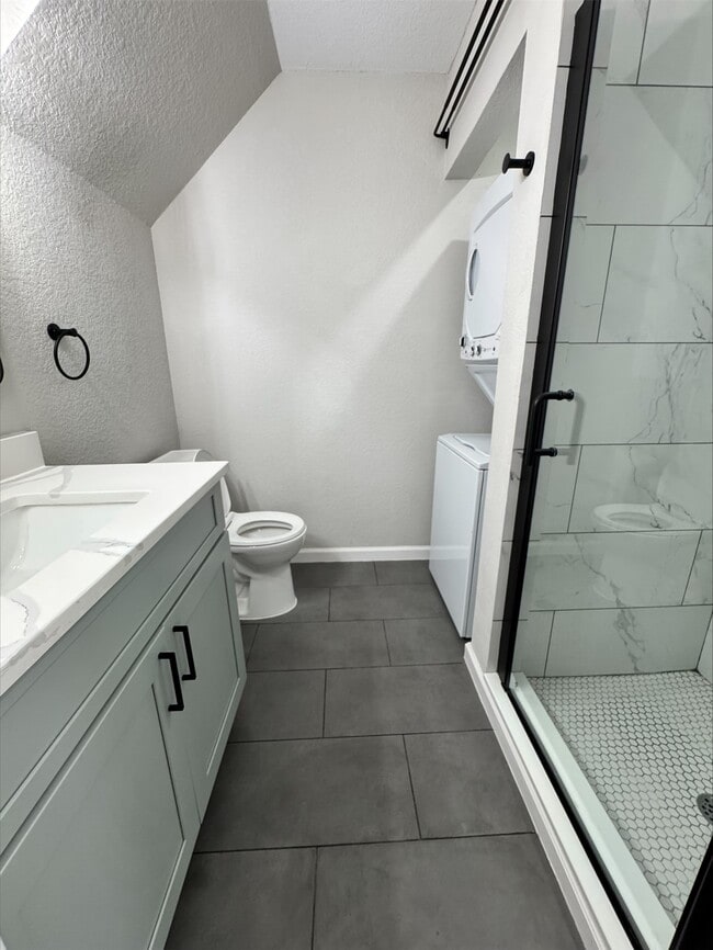 Building Photo - 1004 E Red Cedar Cir