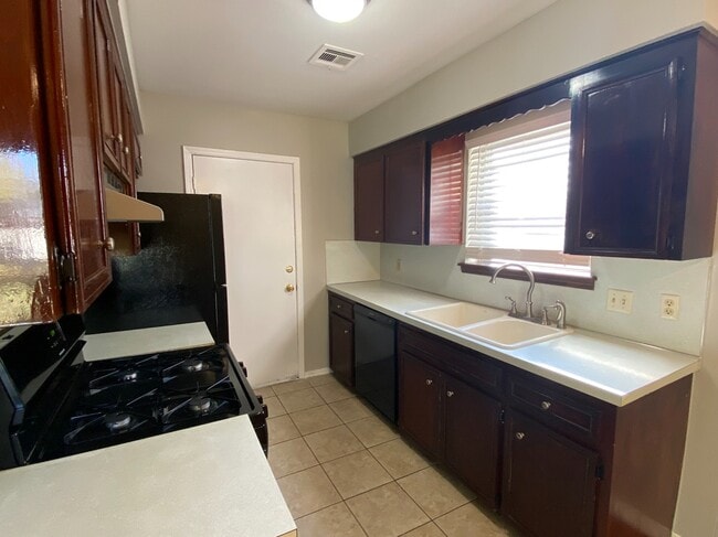 Building Photo - 12639 E 34th St