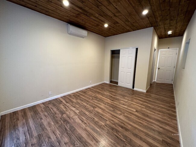 Building Photo - 25873 Cedar St