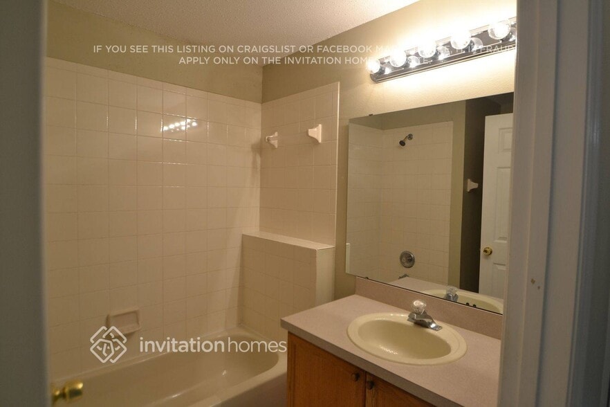 Building Photo - 2330 Lily Pad Ln