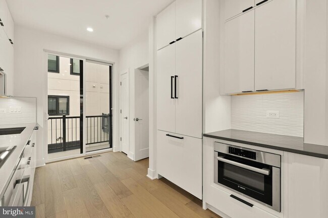 Building Photo - 2607 1st St NW