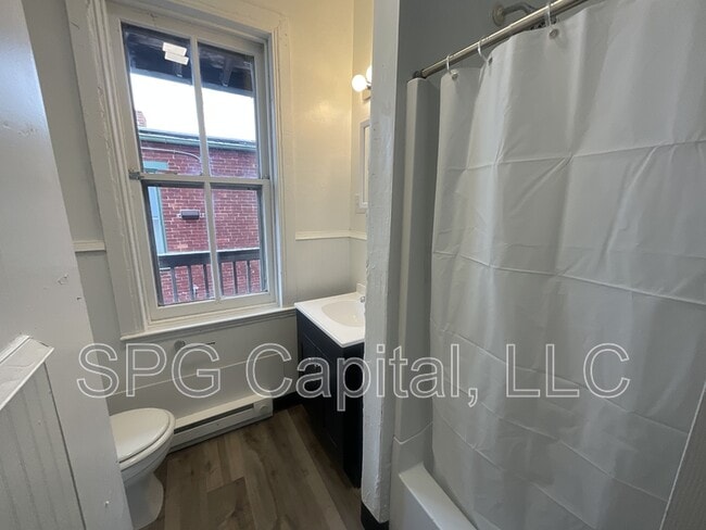 Building Photo - 301 N Newberry St