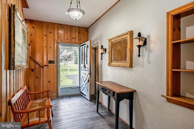 Building Photo - 38 Waverly Ave