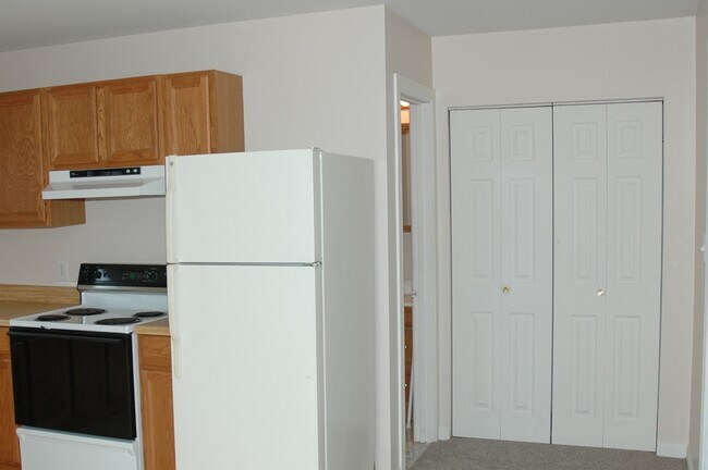 2nd 5ft. closet & bath entrance - 925 County Rte 29