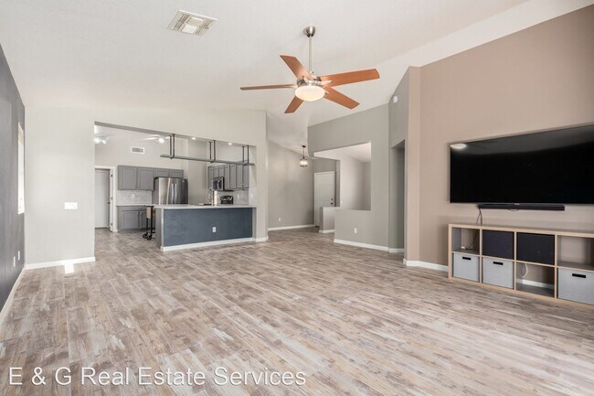 Building Photo - 3 br, 2 bath House - 3431 E Menadota Dr