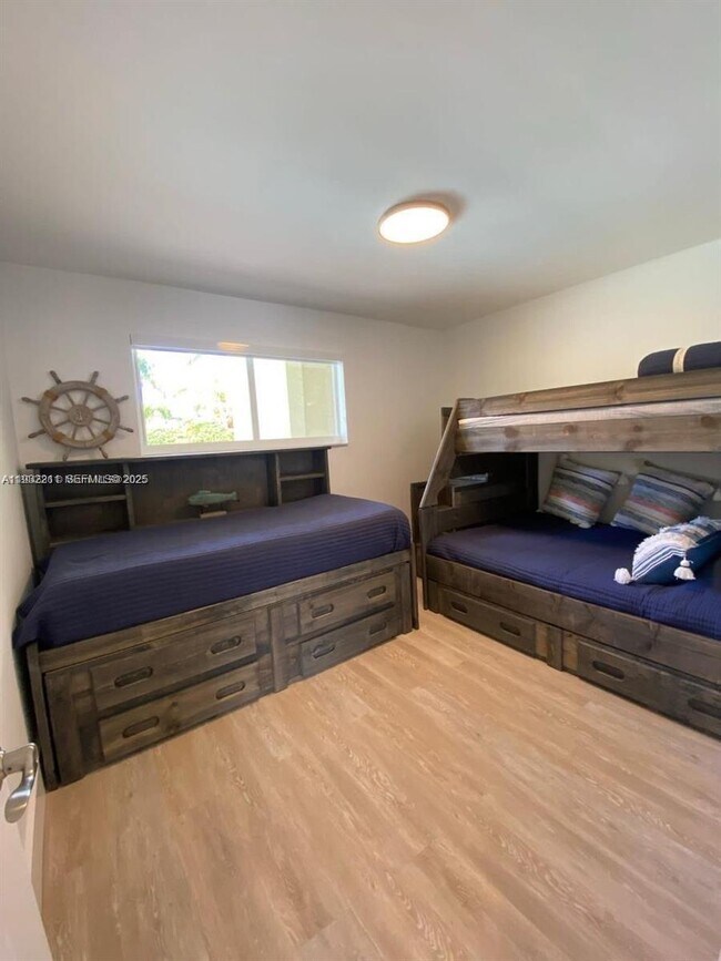 Building Photo - 3944 NE 167th St