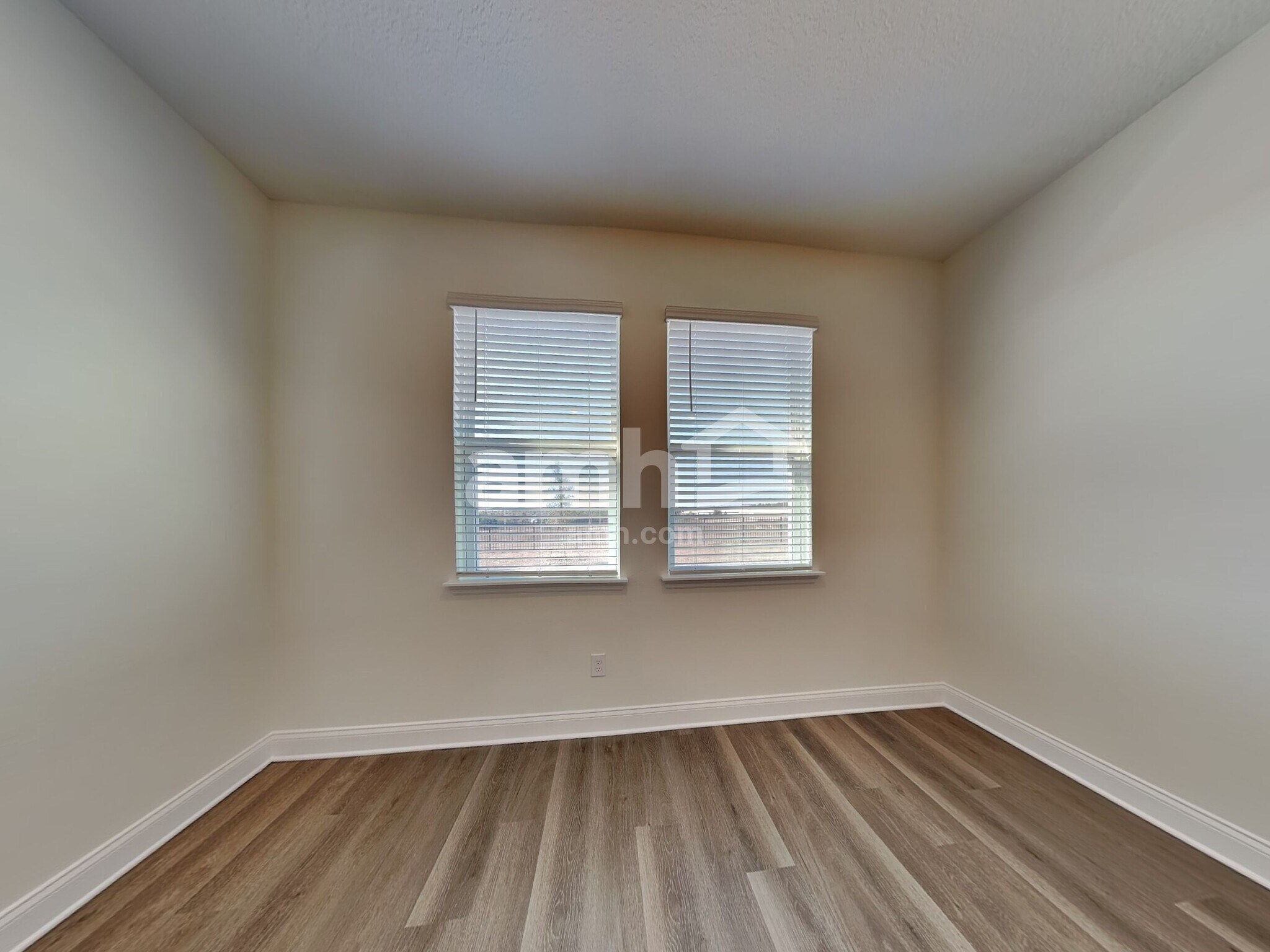 Building Photo - 16444 Pine Terrace Street