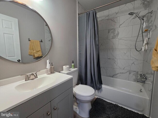 Building Photo - 236 Green Blade Dr