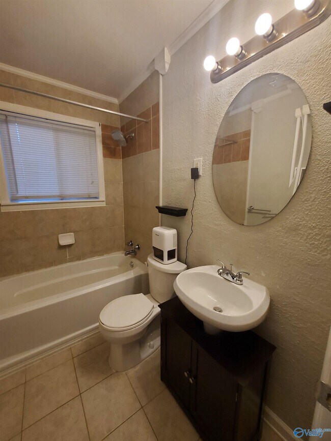 Building Photo - 2248 Norwood Dr NW