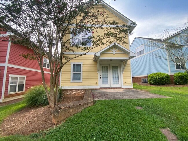 Building Photo - NEWLY RENOVATED 4 Bedroom House in The Ret...