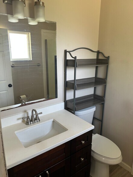 Building Photo - 368 Weaver Ln