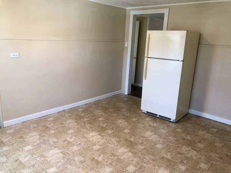 Kitchen - 72 Ash St