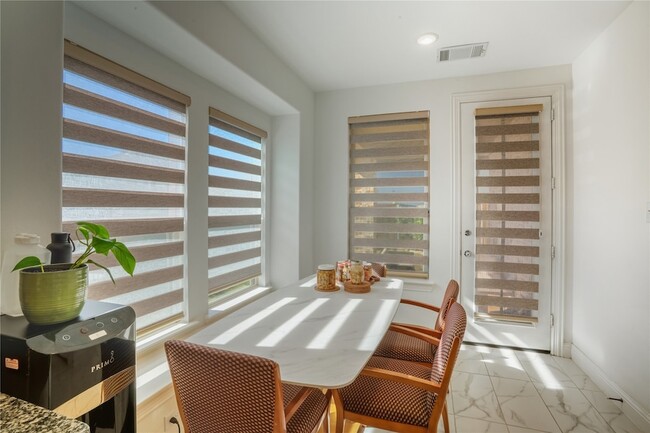 Building Photo - 4424 English Maple Dr