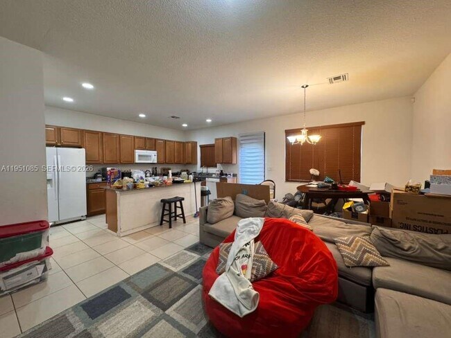 Building Photo - 772 NE 191st Terrace