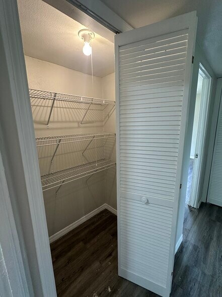 Building Photo - 429 Ventura Ave