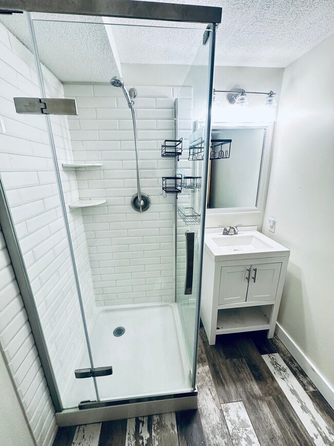 Building Photo - Gorgeous Single Family Home w/ Sundeck and Large Yard!