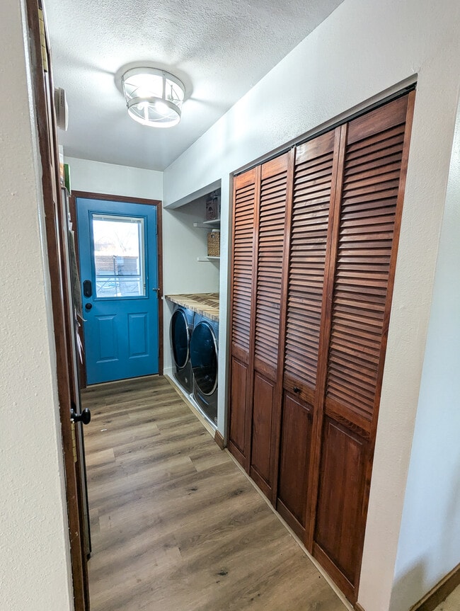 Building Photo - 1015 E Grand Ave