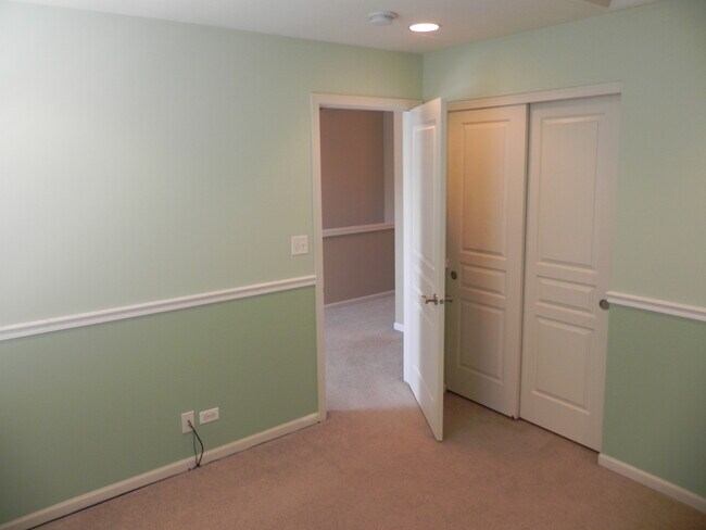 Building Photo - 1137 Reserve Dr