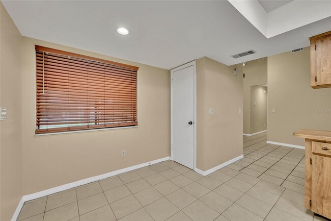 Building Photo - 3/2 Duplex in the heart of Maitland