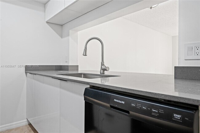 Building Photo - 10001 W Atlantic Blvd