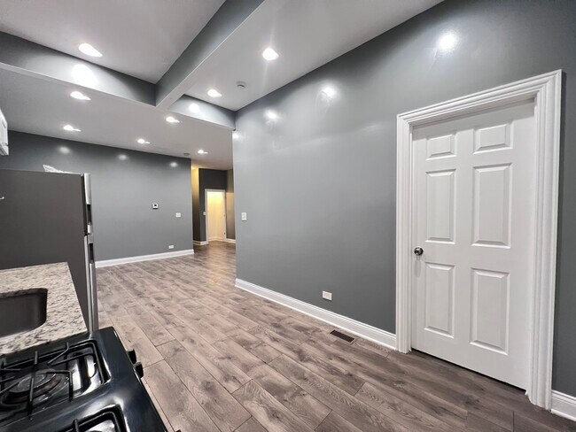 Building Photo - 7059 S Normal Blvd