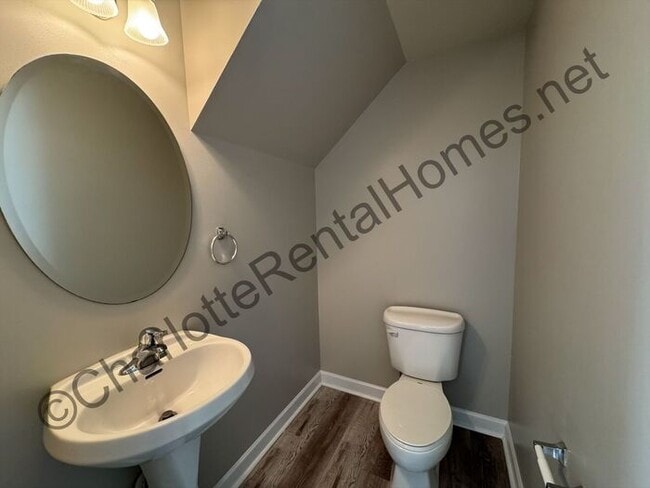 Building Photo - Nice 3 bedroom 2.5 bath home in Charlotte!