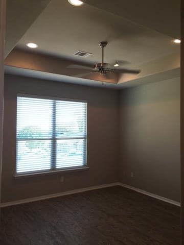 Building Photo - 609 W Carpenter St