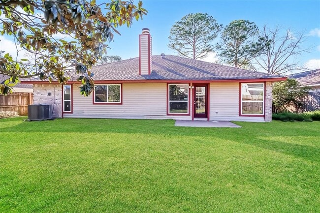 Building Photo - 8610 Greenleaf Lake Dr