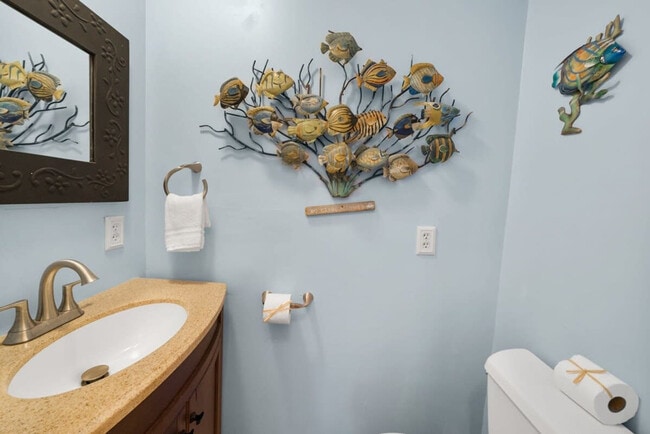 Building Photo - 501 Dolphin St