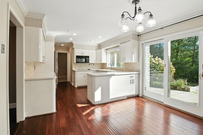 Building Photo - 5130 Provincial Dr