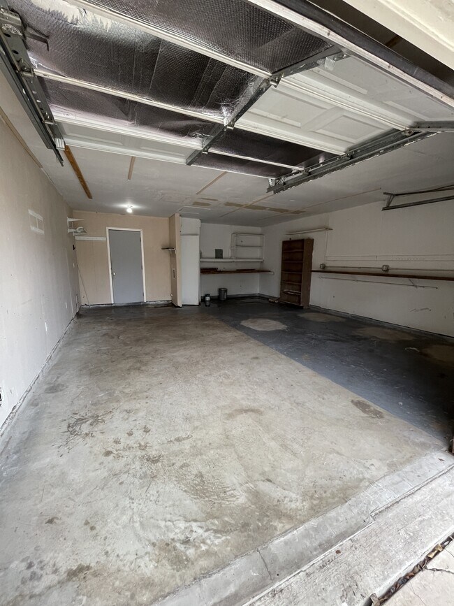 Building Photo - 1078 Honey Tree St