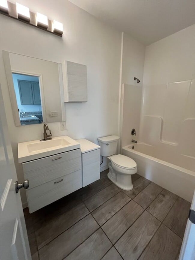 Building Photo - 3 bedroom, 2 bathroom built in 2020 near downtown!