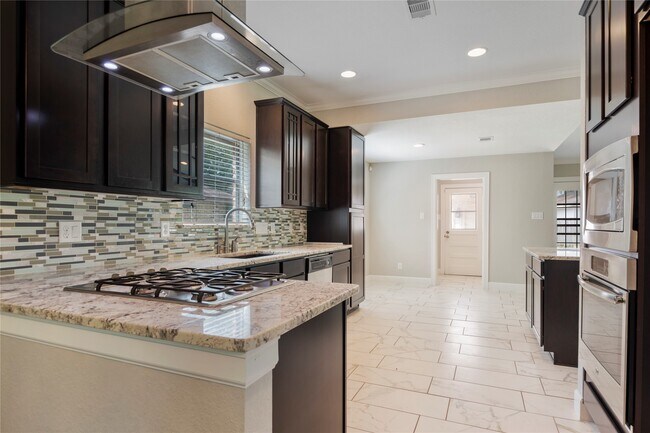 Building Photo - 4023 Bayou Grove Dr
