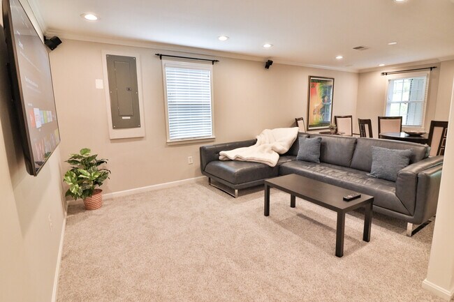 Building Photo - 9633 Cinnamon Creek Dr