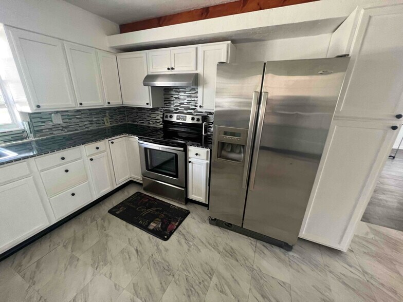 Building Photo - 1154 Harbor Dr