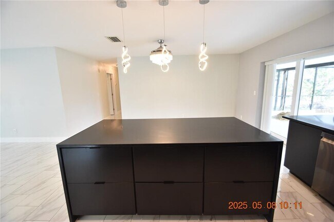 Building Photo - 1019 Spindle Palm Way