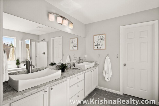 Building Photo - Beautiful 4 BD* 2.5 BA* Single Family Home...