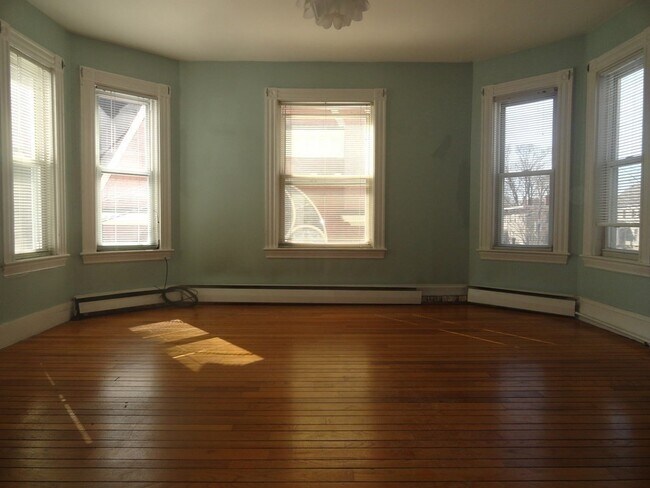 Building Photo - 455 Main St