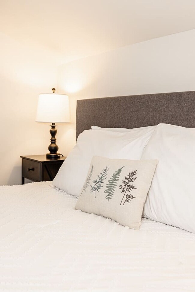 Building Photo - 1354 Broadway