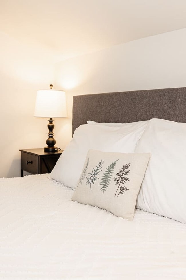 Building Photo - 1354 Broadway-SI ID1056136P