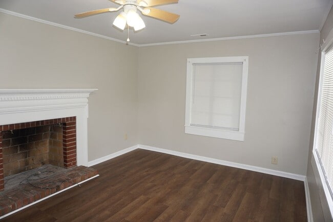 Building Photo - 1119 H St