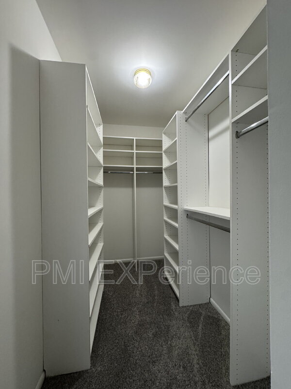 Building Photo - 10246 Prince Pl