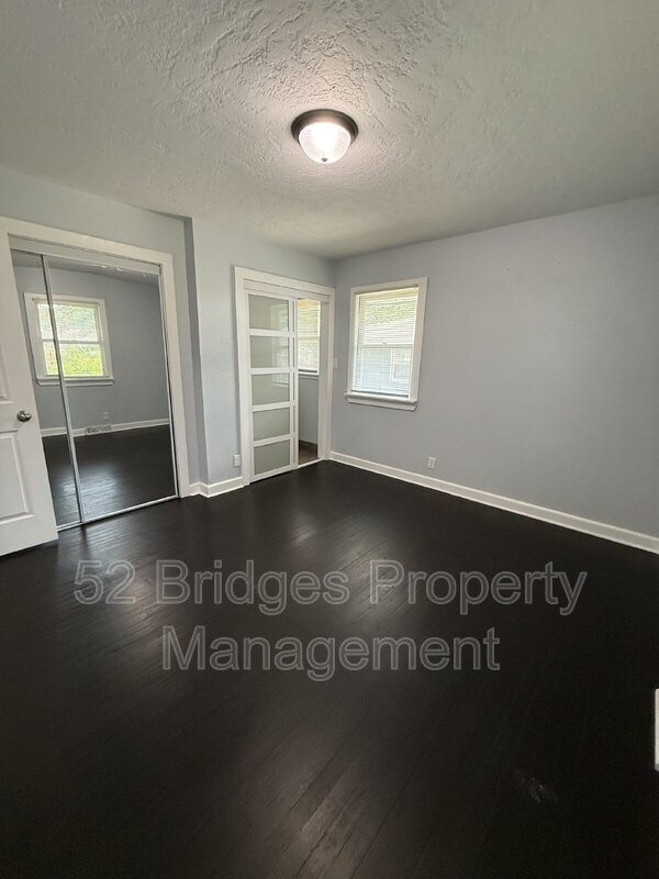 Building Photo - 2904 E 40th Ct