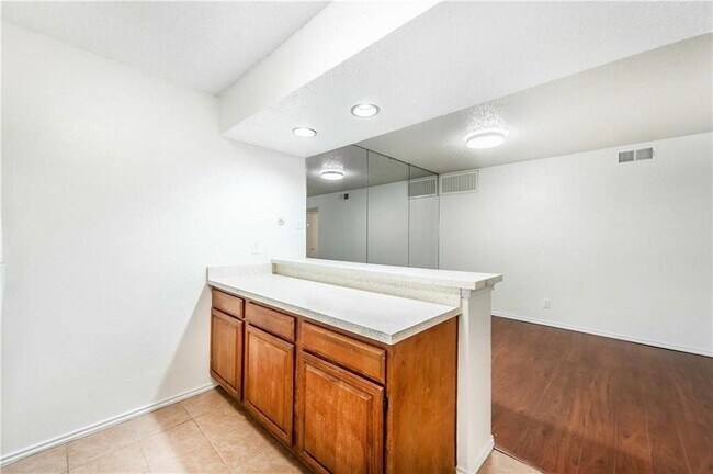 Building Photo - 15221 Berry Trail