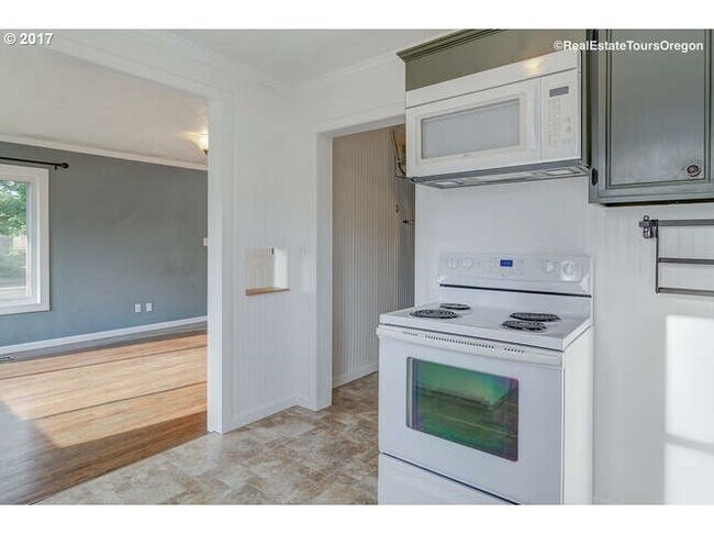 Building Photo - Adorable Cottage in SE Portland