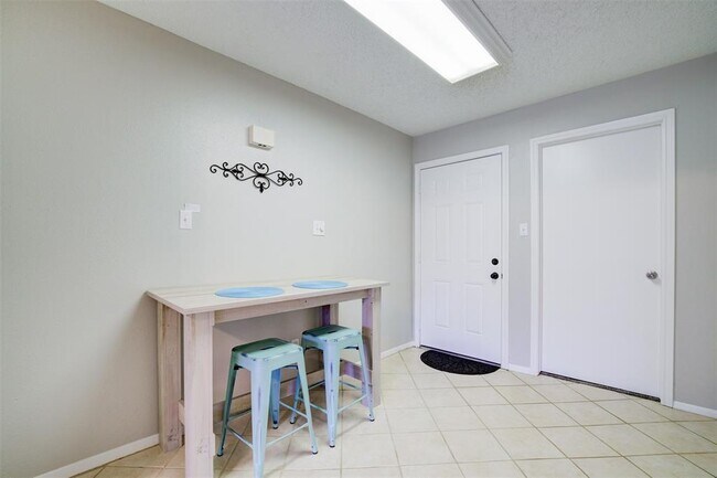 Building Photo - 12900 Walden Rd