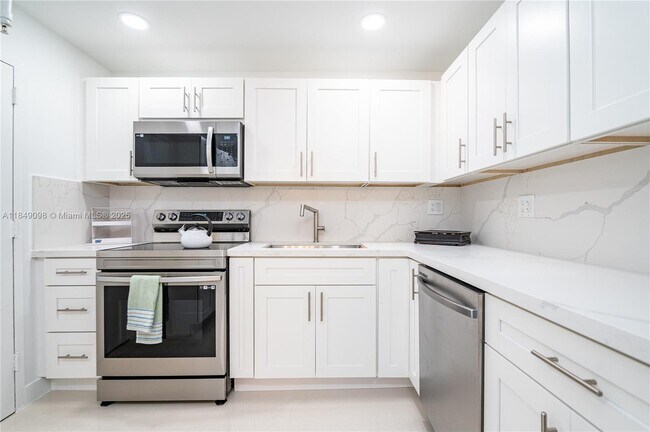 Building Photo - 2780 NE 183rd St