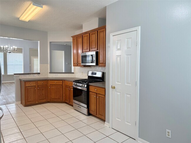 Building Photo - 909 Christopher Ln